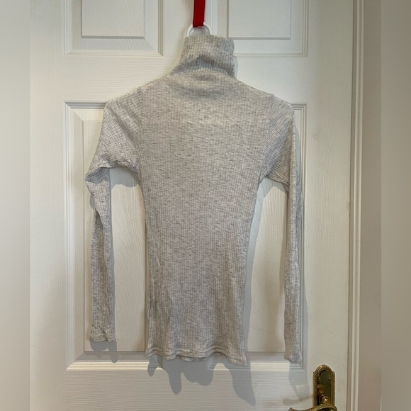 CLUB MONACO long sleeve turtle neck - Picture 4 of 4